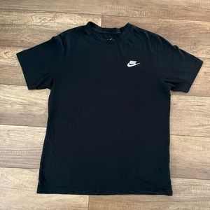 NIKE Men’s Sportswear Club T-Shirt Black
